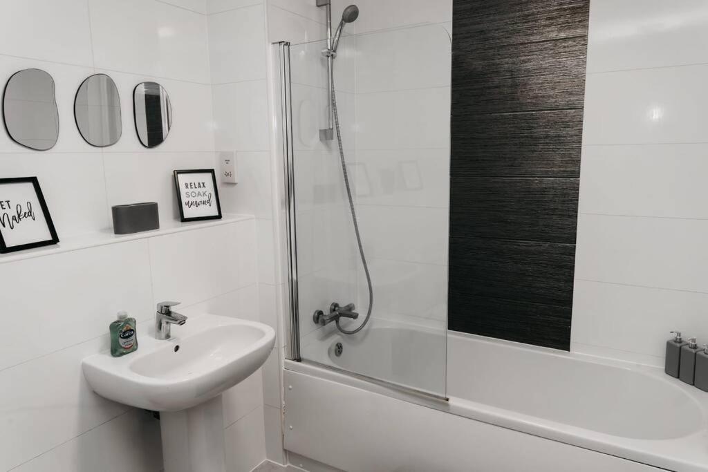 Stunning Modern Heart Of The City Apartment Sheffield Luaran gambar